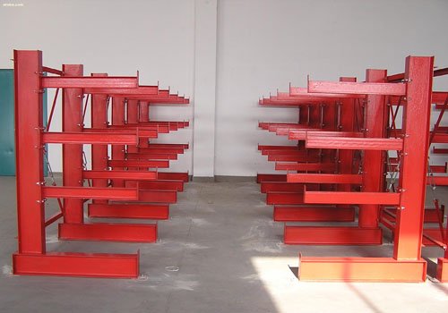 Corrida de paletes cantilever