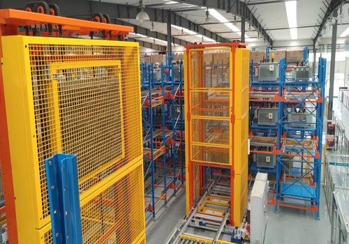Sistema automatizado de armazenamento e recuperação de produtos refrigerados