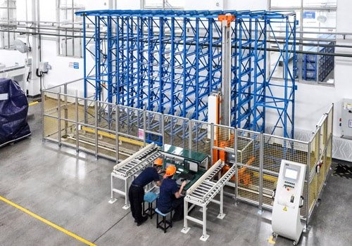 Sistema automatizado de armazenamento e recuperação para fábrica