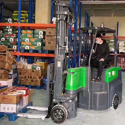 Empilhadeira articulada